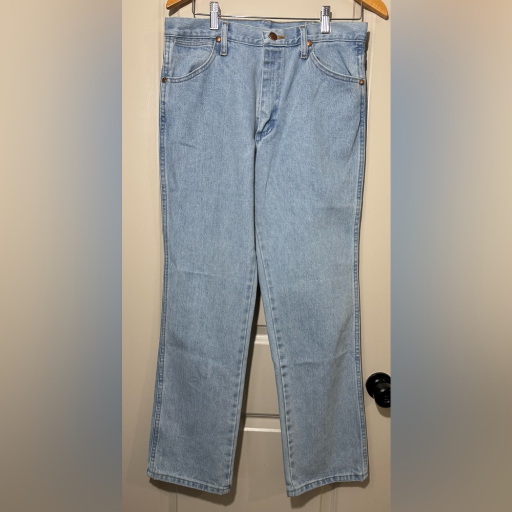 NWT Wrangler Cowboy Cut Slim Fit Light Wash Jeans Size 32x30